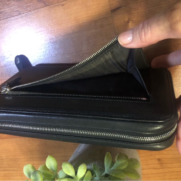 🖤COACH🖤EUC🖤ORGANIZER PASSPORT WALLET 🖤NWOT 🖤EVERYTHING YOU NEED &📱!!🖤 - Picture 4 of 7